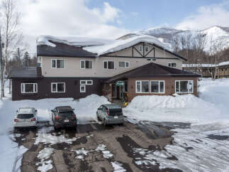 Nestled in a snowy mountain setting, this charming lodge offers comfortable accommodations and stunning views.