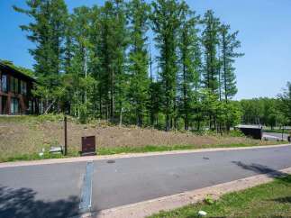 This stunning property boasts a spacious lot nestled in a serene forest setting, offering breathtaking natural beauty and privacy.