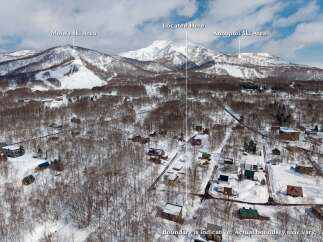 Nestled between Moiwa and Annupuri ski resorts, this charming property offers breathtaking mountain views and easy access to world-class skiing.