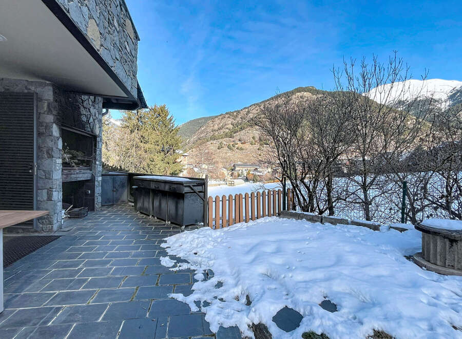 Enjoy breathtaking mountain views from this stunning property.
