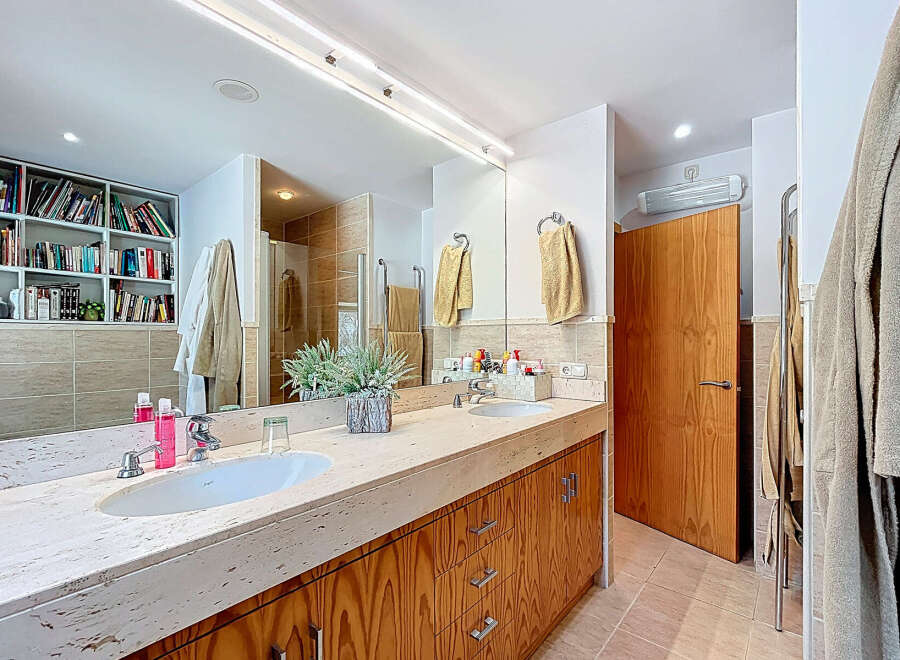 Step into luxury with this beautifully designed bathroom.