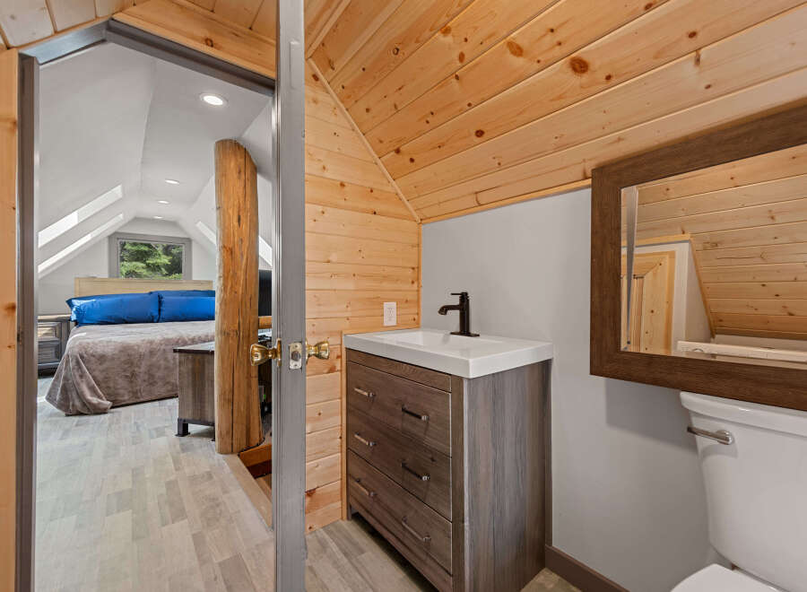Charming attic bedroom with ensuite bathroom.