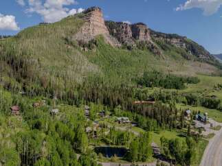 Nestled in the Colorado Rockies, this stunning property boasts breathtaking mountain views and a tranquil setting.