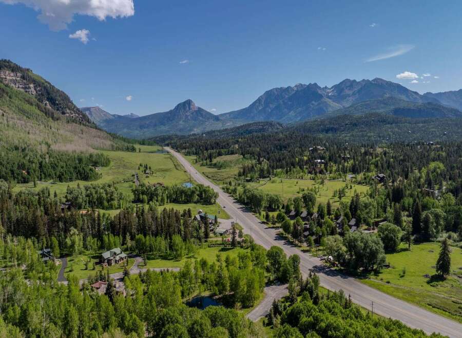 Mountaintop retreat with stunning views and easy access to outdoor activities.