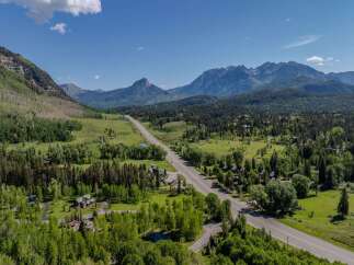 Mountaintop retreat with stunning views and easy access to outdoor activities.