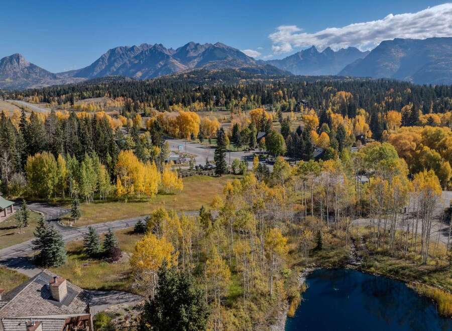 Discover the beauty of this stunning property nestled in a picturesque mountain setting.