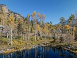Discover a stunning property surrounded by the beauty of nature.
