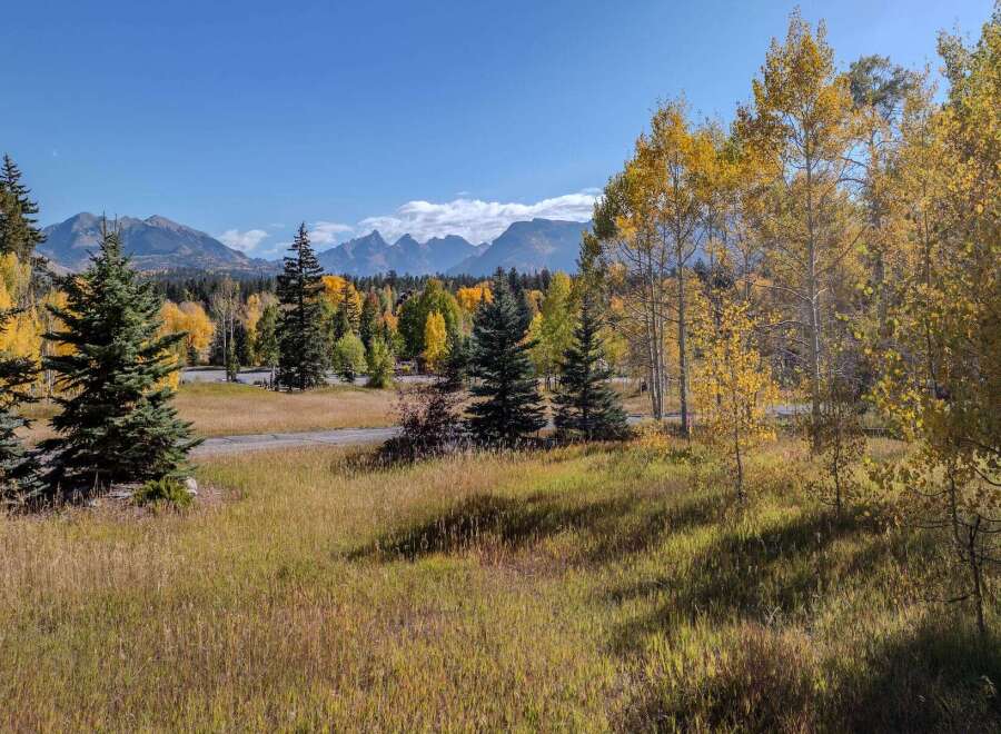 Discover the beauty of this stunning property, nestled amidst a picturesque landscape.