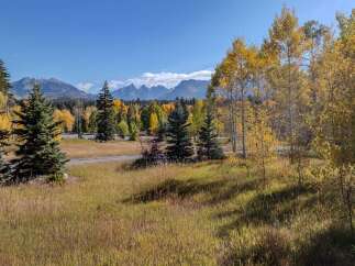 Discover the beauty of this stunning property, nestled amidst a picturesque landscape.