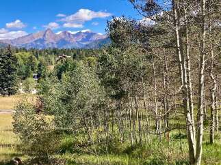 Discover the beauty of this stunning property with breathtaking mountain views.