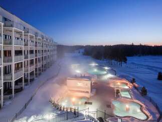 Experience the ultimate winter getaway at this stunning property! Featuring multiple outdoor hot tubs and a modern building, this location offers a unique blend of relaxation and luxury.