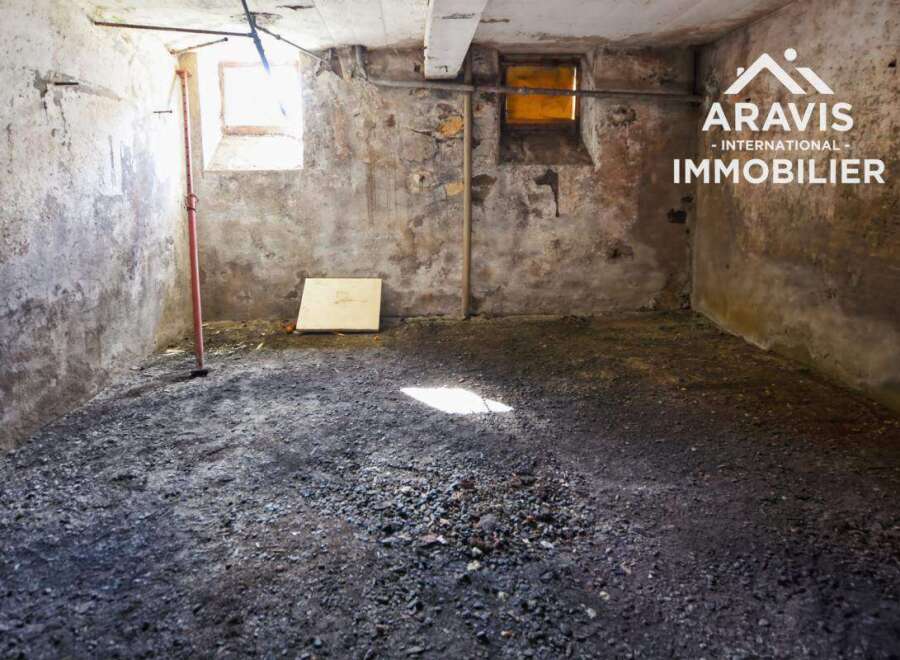 Discover this unique property featuring a spacious cellar, perfect for storage or future development.