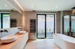Indulge in the epitome of luxury with this stunning bathroom.
