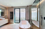 Indulge in the epitome of luxury with this stunning bathroom.