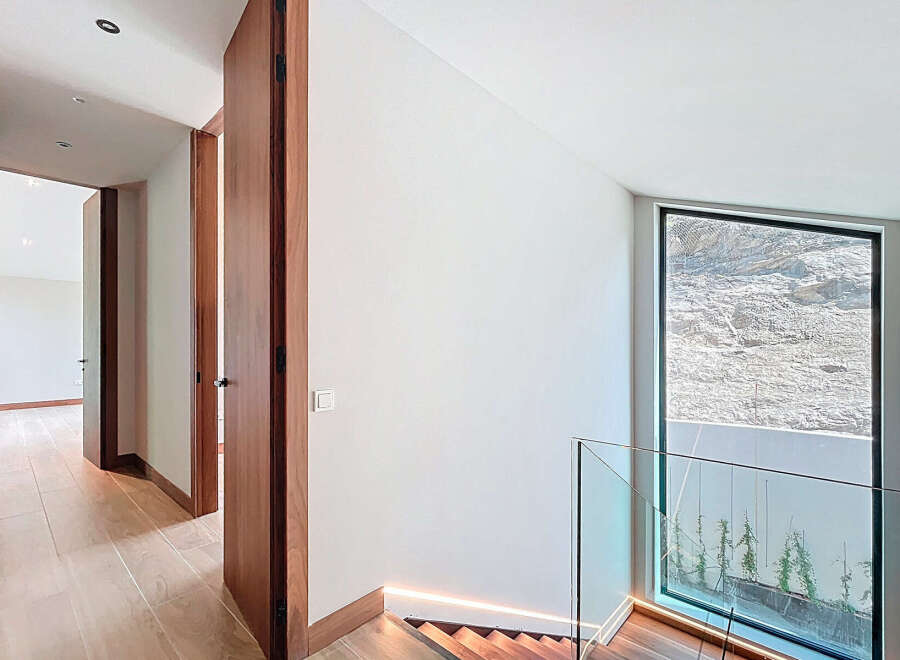 Discover the elegance of this modern property, featuring stunning wooden doors and flooring that exude warmth and sophistication.