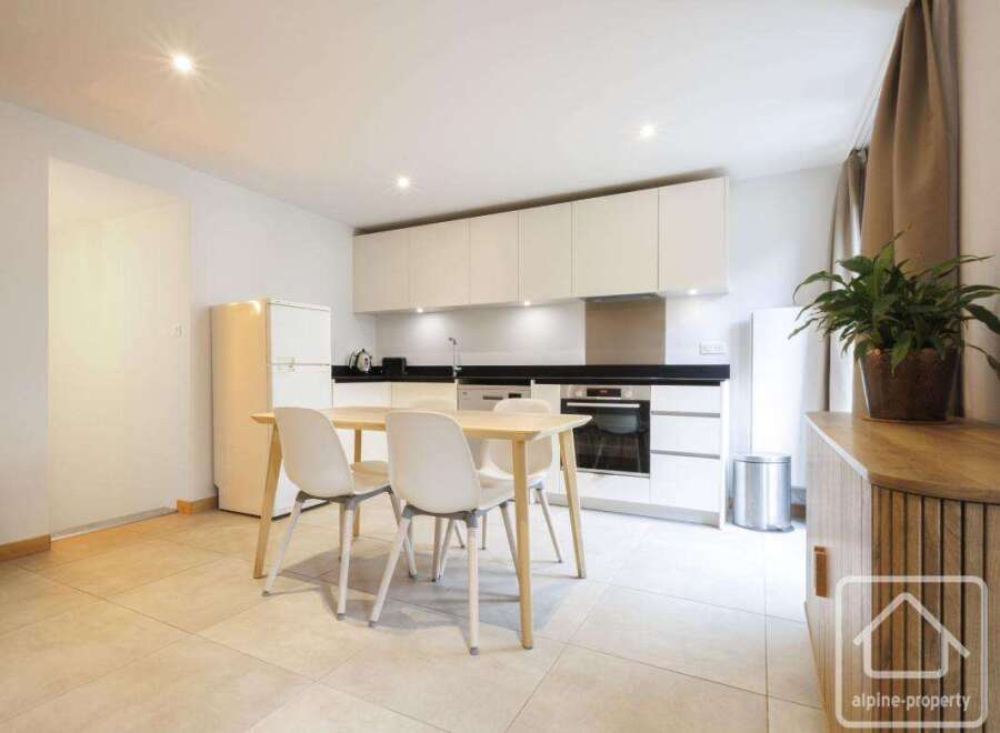 This modern kitchen offers a sleek and functional space, perfect for culinary enthusiasts.