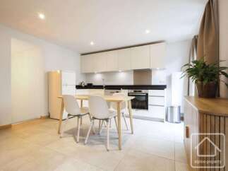 This modern kitchen offers a sleek and functional space, perfect for culinary enthusiasts.