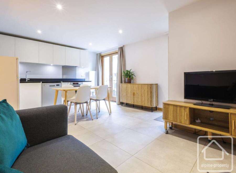 Discover modern living in this stylish apartment, featuring a bright and airy open-plan layout.