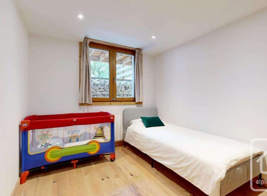 Discover this charming bedroom, perfect for a cozy retreat.