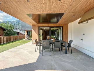 Experience luxury living in this stunning outdoor space.