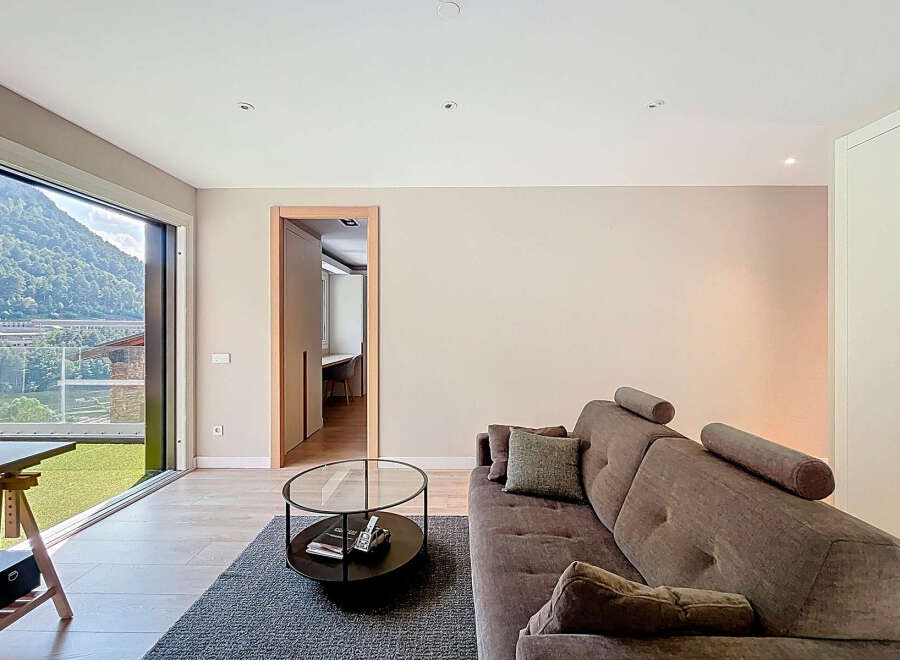 Experience luxury living in this stunning property with breathtaking mountain views.