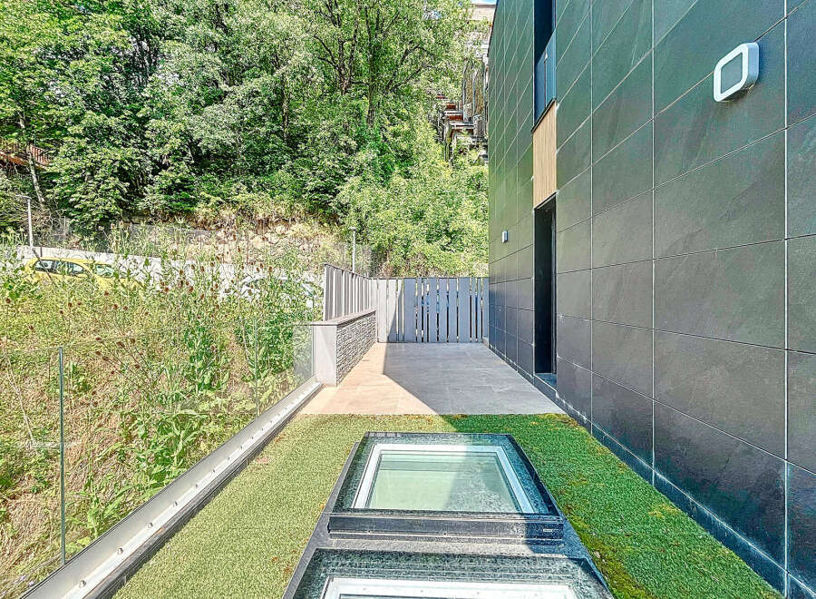 Discover modern elegance in this stunning property, featuring sleek architectural design and a seamless blend with nature.