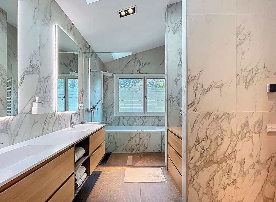 Step into luxury with this stunning bathroom.