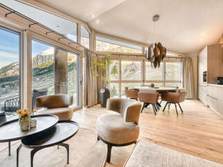 Experience luxury living in this stunning property with breathtaking mountain views.