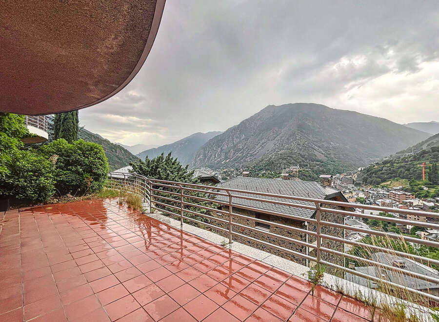 Enjoy breathtaking mountain views from this stunning property.