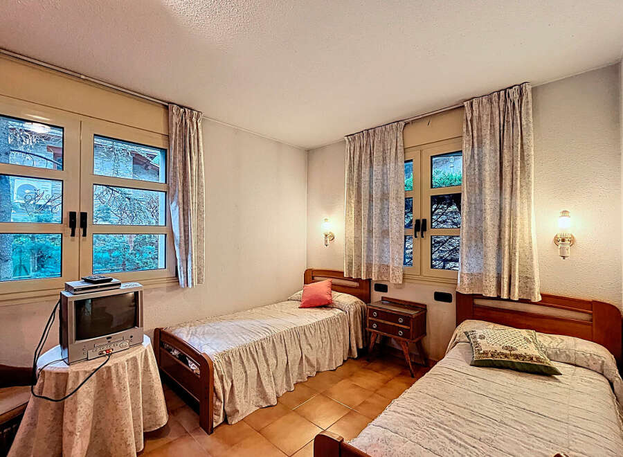 Cozy bedroom with two single beds, perfect for a relaxing stay.