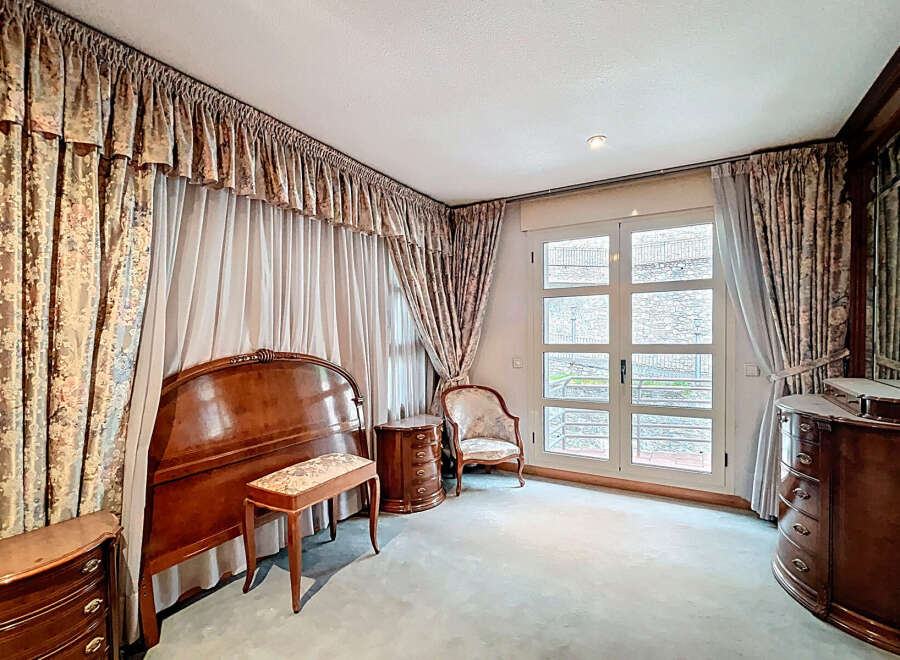 Elegant bedroom with classic design.
