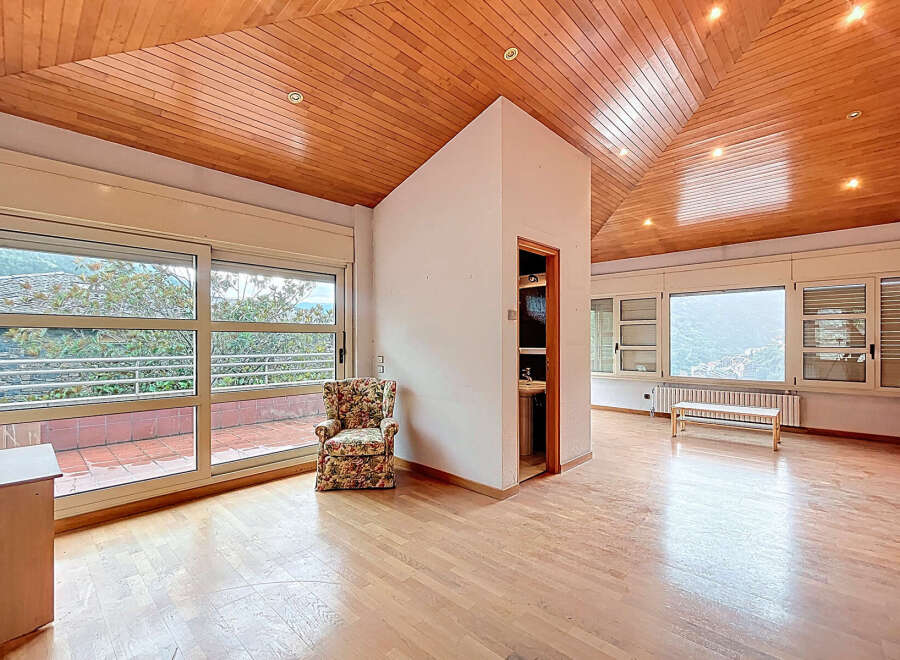 Discover a stunning property with a unique architectural design.
