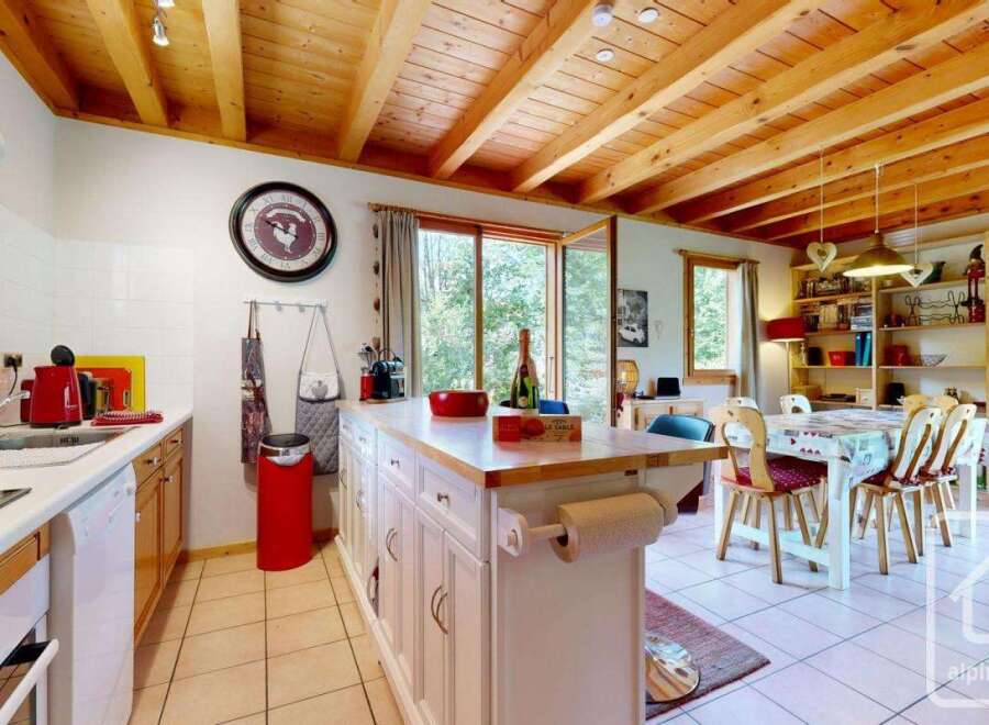 Discover this charming property featuring a spacious kitchen with a central island, perfect for culinary enthusiasts.