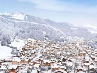 Discover luxury real estate in a winter wonderland with stunning mountain views.
