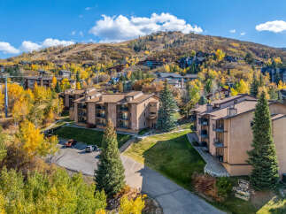 Ski Inn Condominiums offer a prime location with stunning mountain views and easy access to ski lifts.