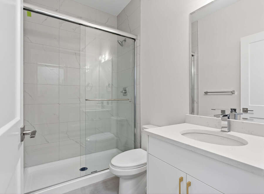 This modern bathroom features a sleek, minimalist design, perfect for a contemporary home.