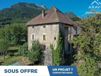 Discover this charming property nestled in a picturesque setting, perfect for those seeking tranquility and natural beauty.