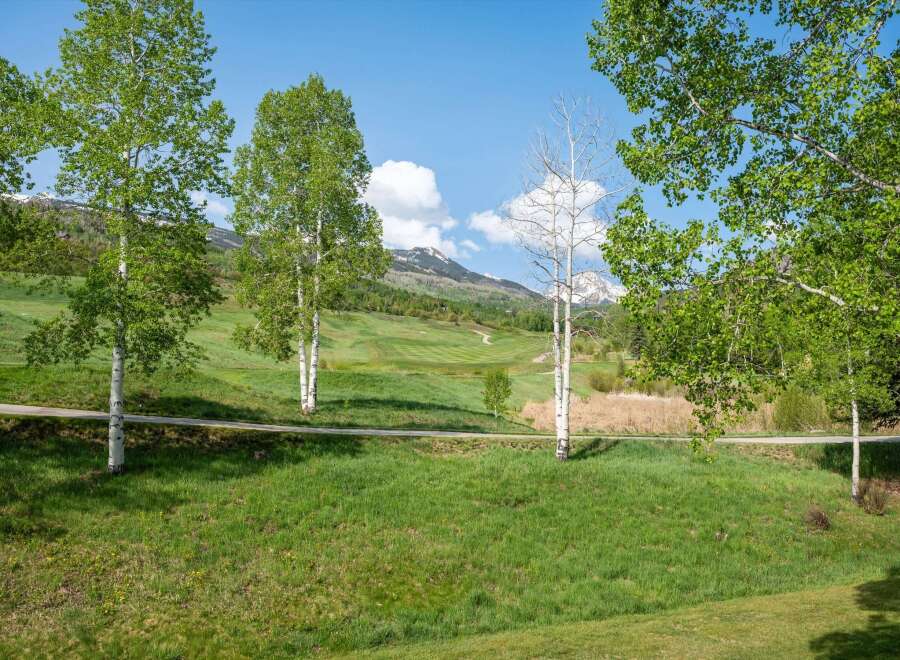 Discover an idyllic setting with picturesque views of rolling green hills and snow-capped mountains, perfect for building your dream home.