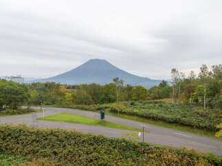 Enjoy breathtaking views of Mount Yotei from this serene property.