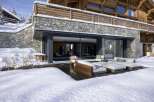 Experience luxury living in this stunning chalet, featuring a seamless blend of natural stone and warm wood accents.