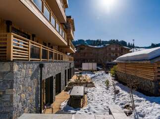 Discover the charm of this stunning property, featuring a modern design and exquisite architectural details.