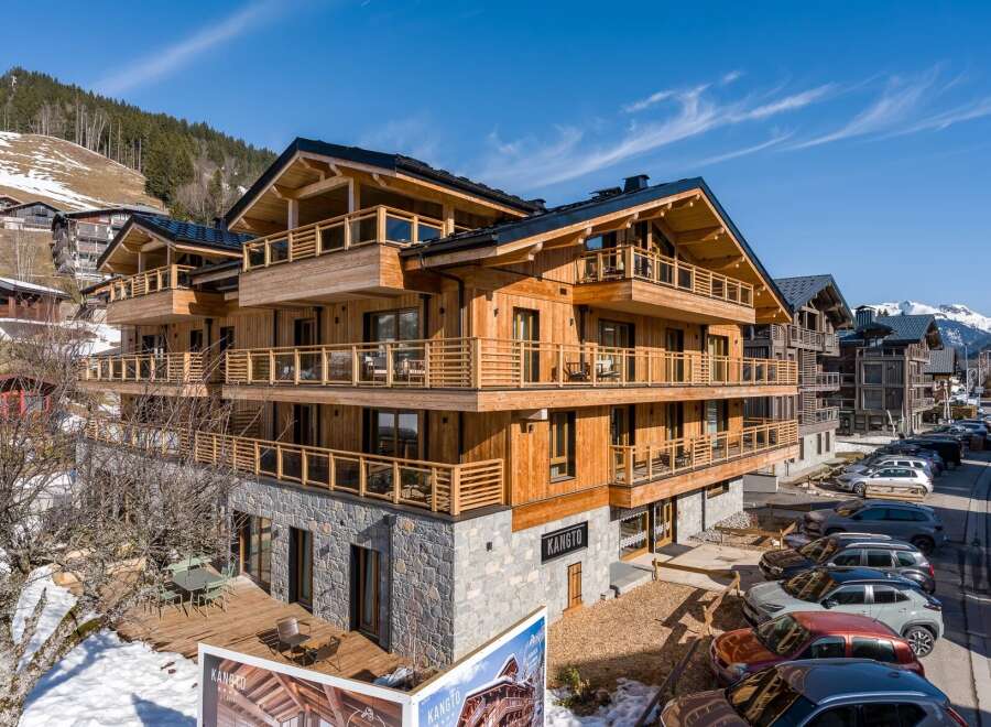 Discover the charm of this stunning wooden chalet, perfectly nestled in a picturesque mountain setting.