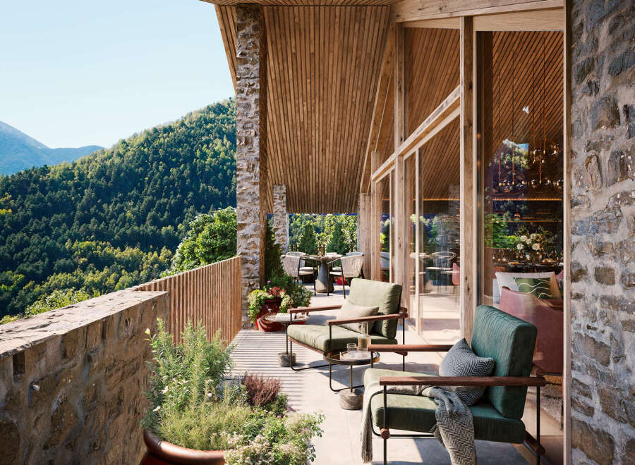 Discover a luxurious mountain retreat with breathtaking views.