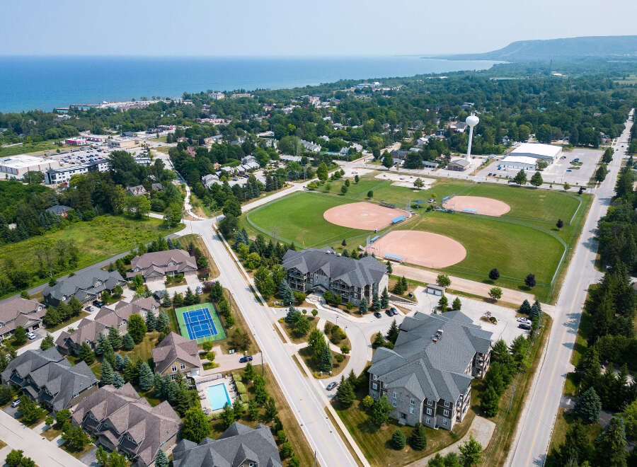 Discover the charm of this beautiful community, featuring well-maintained homes, a community pool, and a tennis court.