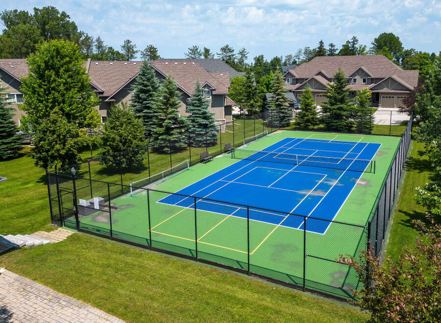 Discover a property with fantastic recreational amenities, including a well-maintained tennis court perfect for sports enthusiasts.