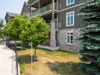 For Sale in Blue Mountains with 2 Beds and 2 Bathrooms