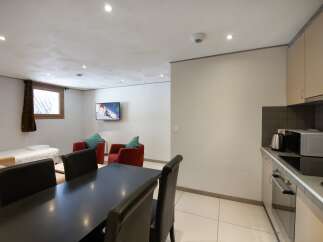 Discover this charming property featuring a well-equipped kitchen and a cozy living area.