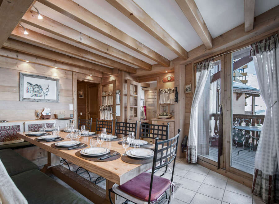 This charming dining room features a rustic wooden design, creating a warm and inviting atmosphere.