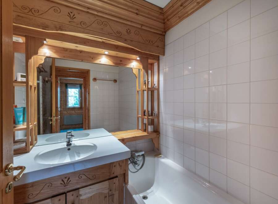 Step into a charming bathroom featuring rustic wooden accents and a bright, inviting atmosphere.