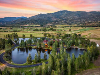 Experience luxury living in this stunning property nestled amidst breathtaking natural beauty.